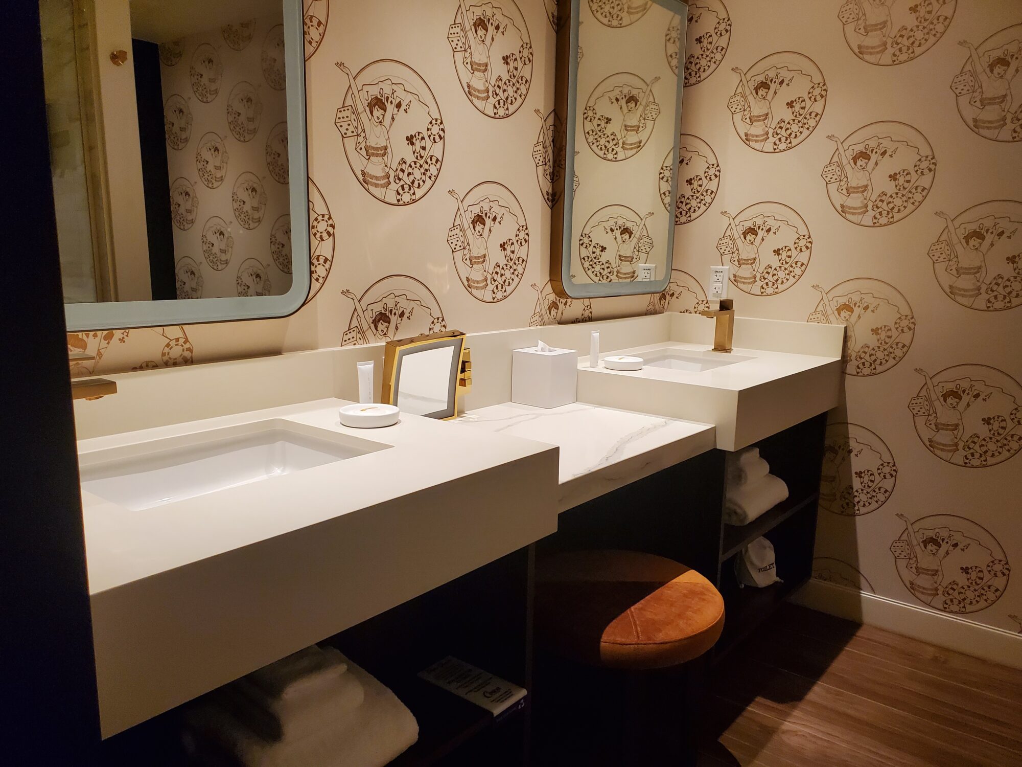 Las Vegas Travel Blog i put my life on a shelf